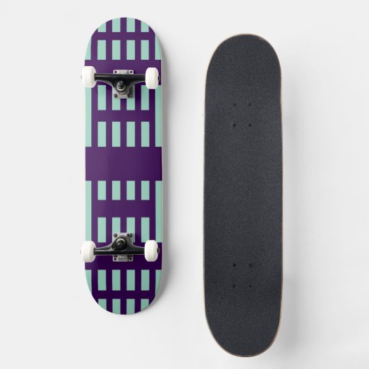 New Stylish Skateboard with Modern Stripe Pattern (Voorkant)
