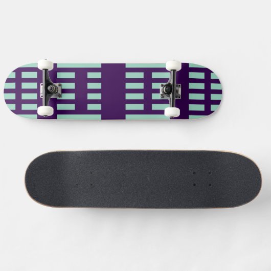 New Stylish Skateboard with Modern Stripe Pattern (Horizontaal)