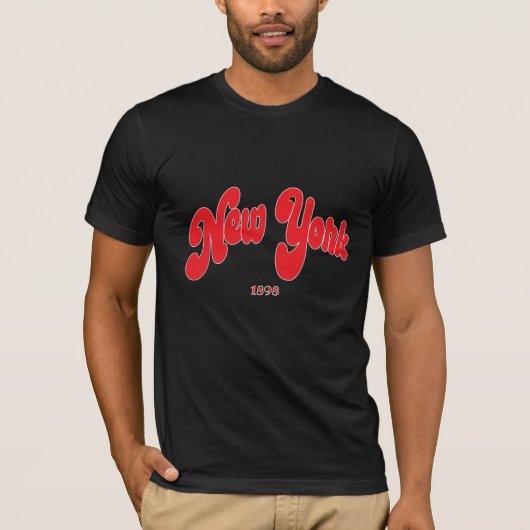 New-York 1898 Red Logo Typography Black T-Shirt (Voorkant)
