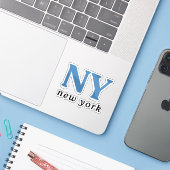 New York City Blue Modern Letter Sticker (Laptop met iPhone)