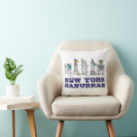 New York City Hanukkah NYC Landmarks Chanukah Kussen<br><div class="desc">Met een originele markeerafbeelding van klassieke New York City-landmerken, zoals Washington Square Arch, Brooklyn Bridge en Vrijheidsbeeld, "gekleed" voor de feestdagen. Ideaal voor iedereen die in het Hanoeseizoen leeft of houdt van de "knuffel" van NYC. Deze afbeelding is ook beschikbaar op andere producten. Zie je niet wat je zoekt? Hulp...</div>