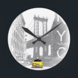 New York City Nyc Yellow Taxi Pop Art Ronde Klok<br><div class="desc">New York City Nyc Yellow Taxi Brooklyn Bridge Pop Art Afbeelding</div>