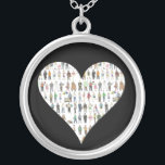 New York City People NYC Painted Heart Ketting<br><div class="desc">Hij is voorzien van een originele pen-en-inkt en waterverf illustratie van alle verschillende inwoners van de vijf wijken van New York City, van cabby's tot porseleinen, tot hondenwandelaars tot toeristen, en net zo goed als iedereen daartussenin! Illustratie is gemaakt tot een hartvorm die de liefde van New York City voor...</div>