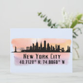 New York City Skyline Latitude en Lengtegraad Kaart (Staand voorkant)