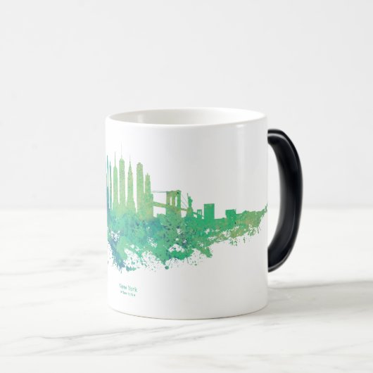 New York City Skyline Waterverf in blauw en groen Magische Mok (Voorkant rechts)