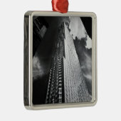 New York City Skyscraper in Black en White Metalen Ornament (Rechts)