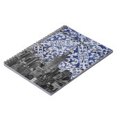 New York City Skyscrapers ontmoeten Portugese Tile Notitieboek (Linkerzijde)