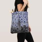 New York City Skyscrapers ontmoeten Portugese Tile Tote Bag (Dichtbij)