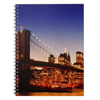 New York cityscape met brug over de rivier Notitieboek