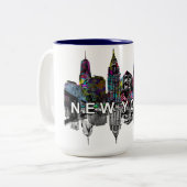 New York in graffiti Tweekleurige Koffiemok (Voorkant links)