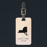New York Kaart Bruiloft Bagagelabel, Cadeau Bagagelabel<br><div class="desc">Deze staatsbagagelabels maken de perfecte trouwcadeautjes labels of welkome tas labels. Stropdas het aan je cadeau in plaats van een typisch label voor papieren cadeaus, en ze kunnen het nog maanden en jaren gebruiken. Labels hebben een perzikabrikozenachtergrond. Om het hart bij de trouwplaats te plaatsen, gebruik de "pas verder"optie aan....</div>