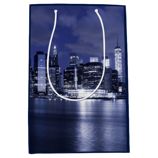 New York Skyline Bathed in Blue Medium Cadeauzakje (Voorkant)