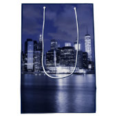 New York Skyline Bathed in Blue Medium Cadeauzakje (Achterkant)