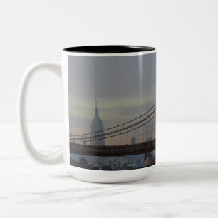 New York Skyline met Brooklyn Bridge Tweekleurige Koffiemok