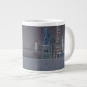 New York Skyline Night Reflections Grote Koffiekop (Voorkant rechts)