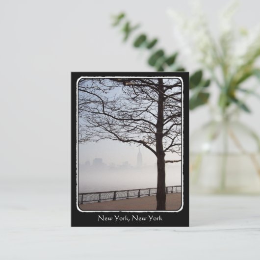 New York Skyline Silhouette Tree Branches border Briefkaart (Staand voorkant)
