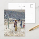 New York Street | Childe Hassam Briefkaart<br><div class="desc">Amsterdam (1902) | Origineel kunstwerk van de Amerikaanse impressionistische schilder Childe Hassam (1859-1935). Het werk toont een straatbeeld in New York in de winter met abstracte figuren die in de sneeuw lopen. Gebruik de ontwerpgereedschappen om aangepaste tekst toe te voegen of het afbeelding te personaliseren.</div>