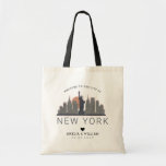 New York Wedding | Stijlvolle Skyline Tote Bag<br><div class="desc">Een unieke bruiloft canvas tas voor een bruiloft in New York. Dit tas bevat een gestileerde illustratie van de unieke skyline van de stad met de naam eronder. Dit wordt gevolgd door je trouwdaggegevens in een overeenkomende open stijl.</div>