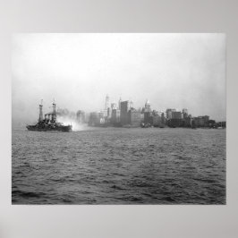 New Yorkse skyline vanuit de haven, 1920. Oude fot Poster