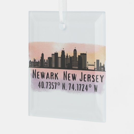 Newark NJ City Skyline Latitude en Lengtegraad Glas Ornament (Voorkant links)