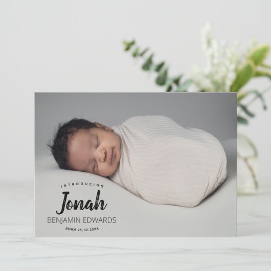 Newborn Boy Foto Collage Typografie Overlay Birth Aankondiging (Staand voorkant)