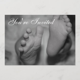 Newborn Feet Black en White Photo Invitation Kaart