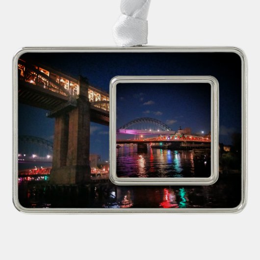Newcastle bridges verzilverd omlijst ornament (Voorkant)