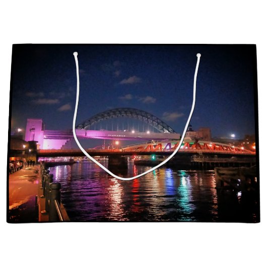 Newcastle bruggen groot cadeauzakje (Voorkant)