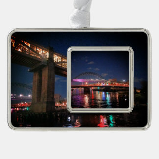 Newcastle-bruggen Verzilverd Omlijst Ornament