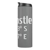 Newcastle NSW Latitude Longitude Thermosbeker (Geroteerd rechts)