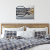 Newcastle Quayside & de Tyne Bridge Canvas Afdruk (Insitu (Slaapkamer))