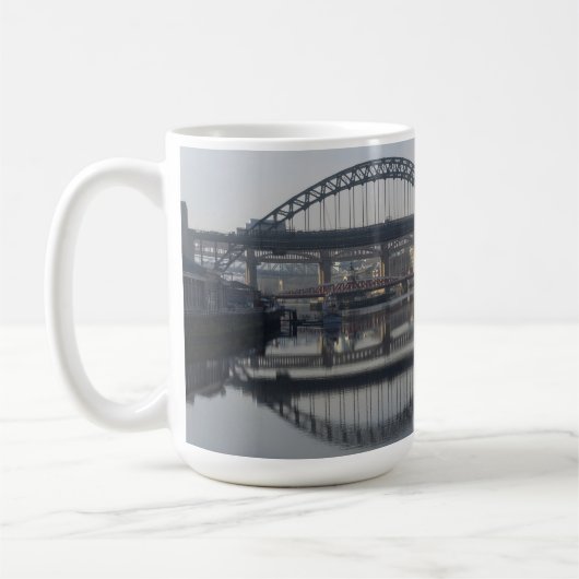Newcastle Quayside & de Tyne Bridge Koffiemok (Links)