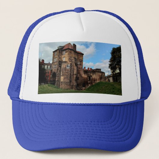 Newcastle Trucker Pet (Voorkant)