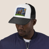 Newfie (bruin) - De sterrenhemel Trucker Pet (In situ)