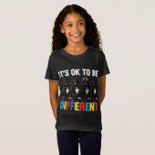 Newfie | Het is oké om anders te zijn | Funny Newf T-shirt (Voorkant volledig)