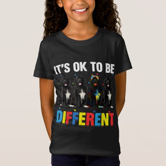 Newfie | Het is oké om anders te zijn | Funny Newf T-shirt (Voorkant)