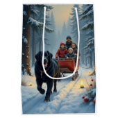 Newfoundland Dog Snowy Sleigh Ride Christmas Medium Cadeauzakje (Achterkant)