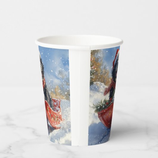 Newfoundland Hond in Sledge Laat het Sneeuw Kerstm Papieren Bekers (Rechts)