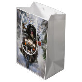 Newfoundland-hond rijdt op motorfiets met Kerstmis Medium Cadeauzakje (Achterkant Gekanteld)
