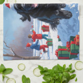 Newfoundlander Rent in de Sneeuw met Kerstmuts Theedoek (Gevouwen)