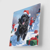 Newfoundlander Rent in de Sneeuw met Kerstmuts Vierkante Klok (Hoek)