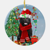 Newfoundlandhond met kerstcadeaus keramisch ornament (Achterkant)