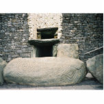 Newgrange Ireland, oude spiraalsymbolen Staand Fotobeeldje<br><div class="desc">Uitzicht van daken en kerbsone met spiraalsynbolen uit de oudheid bij Newgrange Co. Meath Ireland,  bouwde c3500BC.</div>