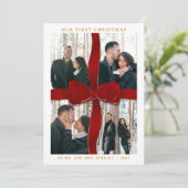Newlywed Our First Christmas Red Bow Photo Holiday Kaart (Staand voorkant)