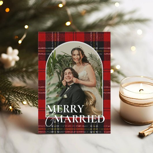 Newlyweds Rustic Modern Plaid Tartan Red Feestdagenkaart