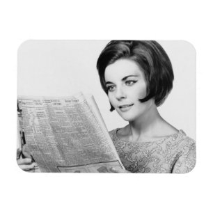 Newpaper lezen door vrouw magneet