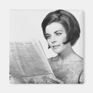 Newpaper lezen door vrouw magneet
