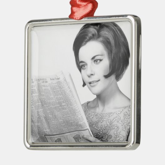 Newpaper lezen door vrouw metalen ornament (Links)