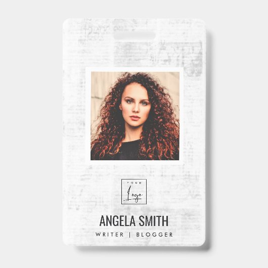 NEWPAPIER TEXTURE EMPLOYEE FOTO BARCODE NAAM BADGE (Voorkant)