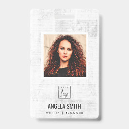 NEWPAPIER TEXTURE EMPLOYEE FOTO BARCODE NAAM BADGE